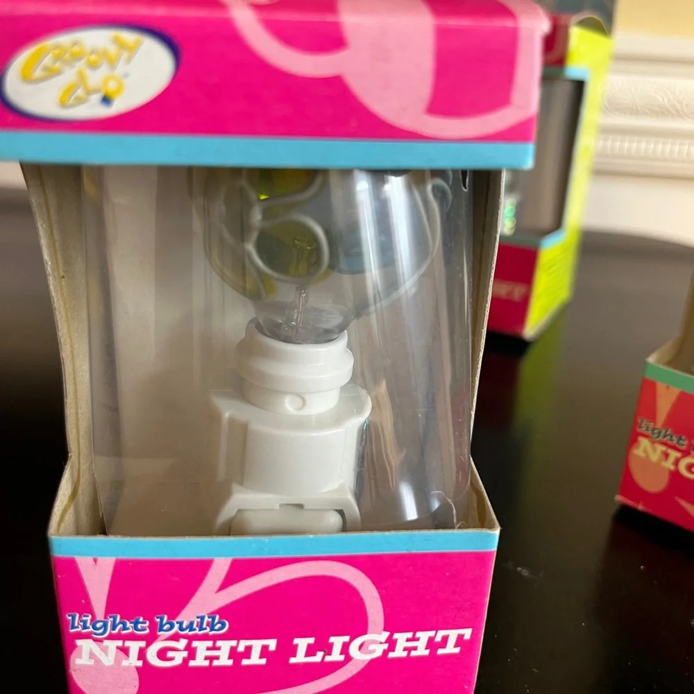 vintage y2k grove glo night lights 3.5” 5 watt.Set of 5-flowers, star, butterfly - Picture 2 of 5